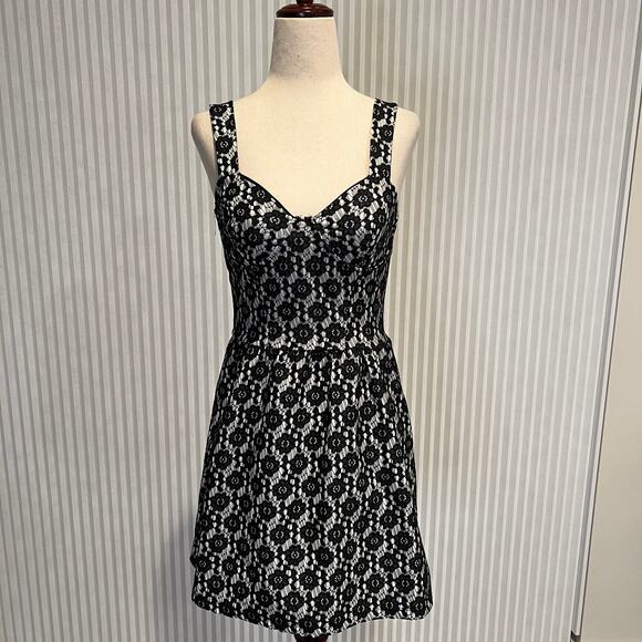 TOPSHOP Women's Sweetheart Neckline Floral Lace Mini Dress Size 2 - Picture 1 of 7